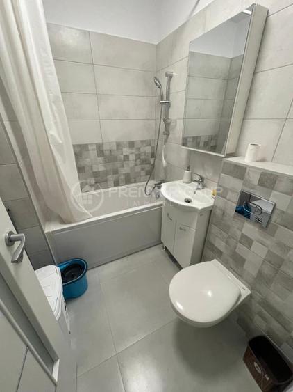 Apartament cu 3 camere în Podu Roș