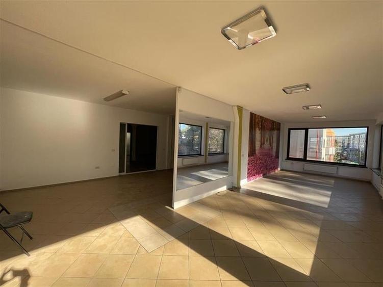 Spațiu comercial, de 340 mp, în Ultracentral