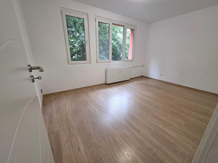 Apartament cu 3 camere semidecomandat, mobilat în Ferdinand