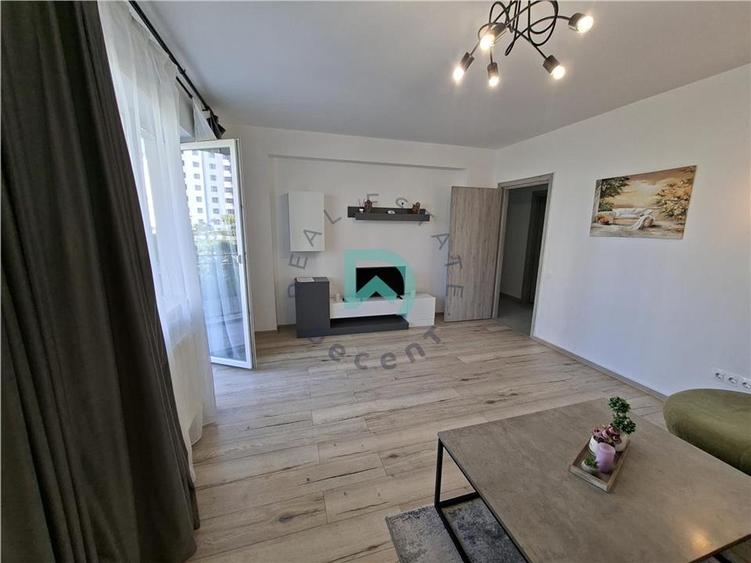 Apartament cu 3 camere decomandat în Tractorul