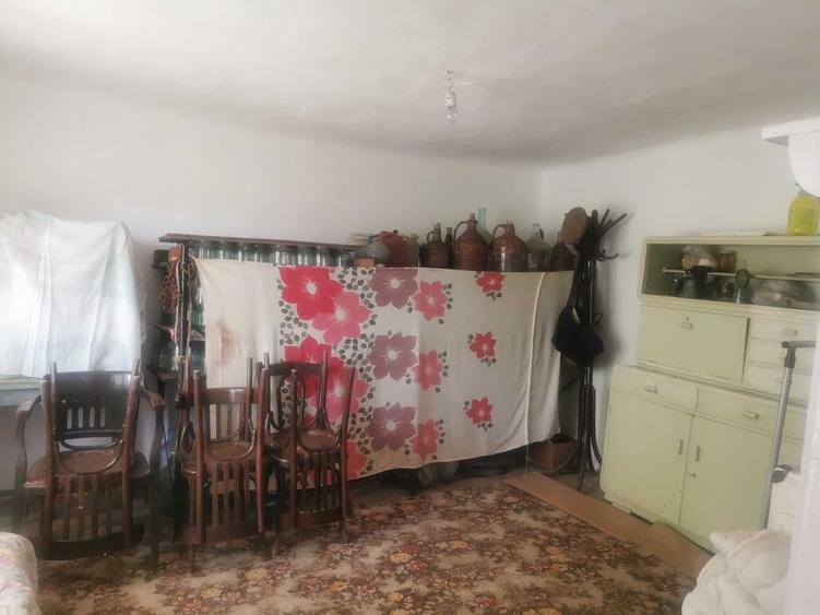 Casă cu 4 camere în Stănești