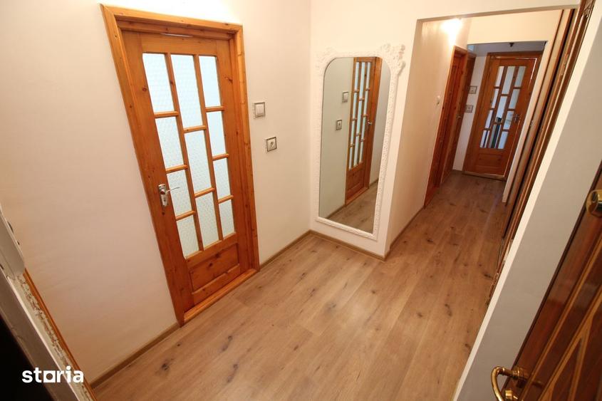 Apartament cu 3 camere decomandat în Micro 17