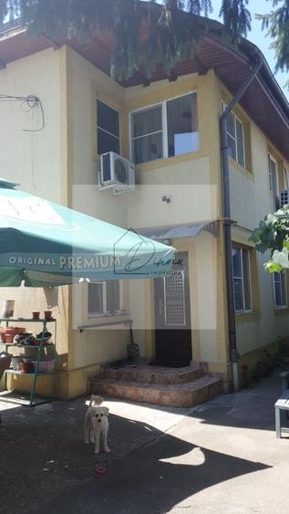 Casă individuală cu 6 camere cu Canalizare în Central