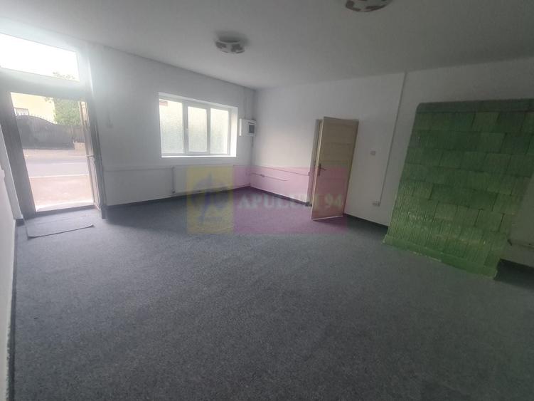 Casă individuală cu 4 camere cu Canalizare în Central