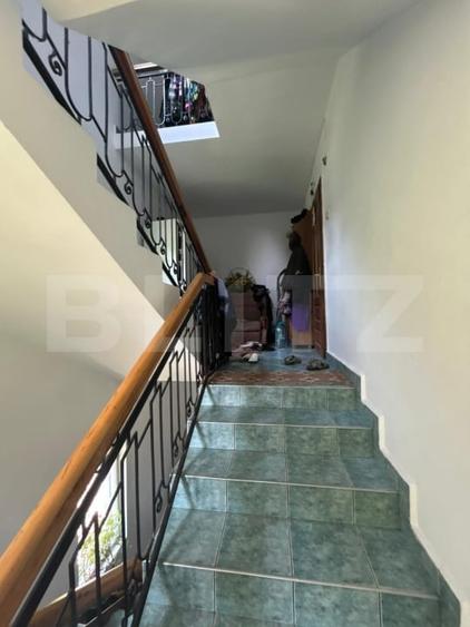 Casă individuală cu 10 camere cu Canalizare în Central