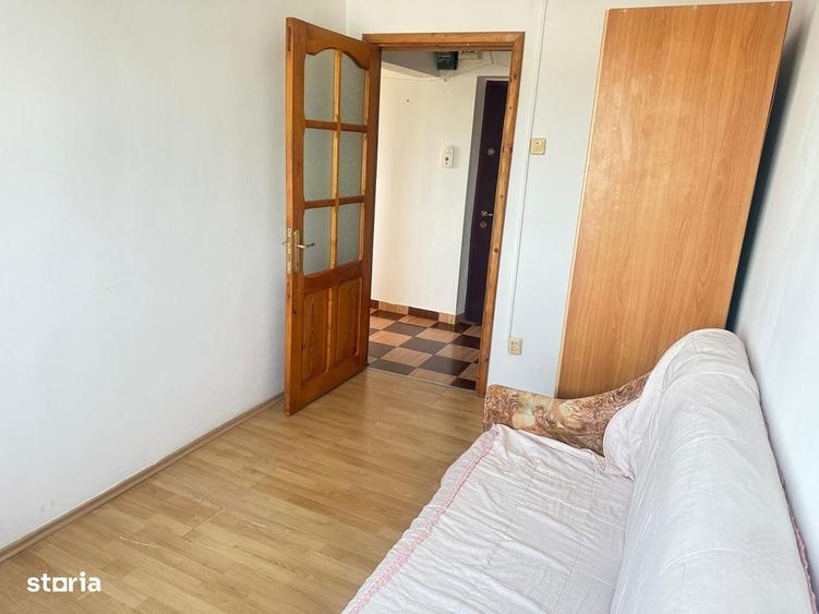 Apartament cu 3 camere decomandat în Micro 4