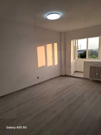Garsonieră decomandată în Vitan