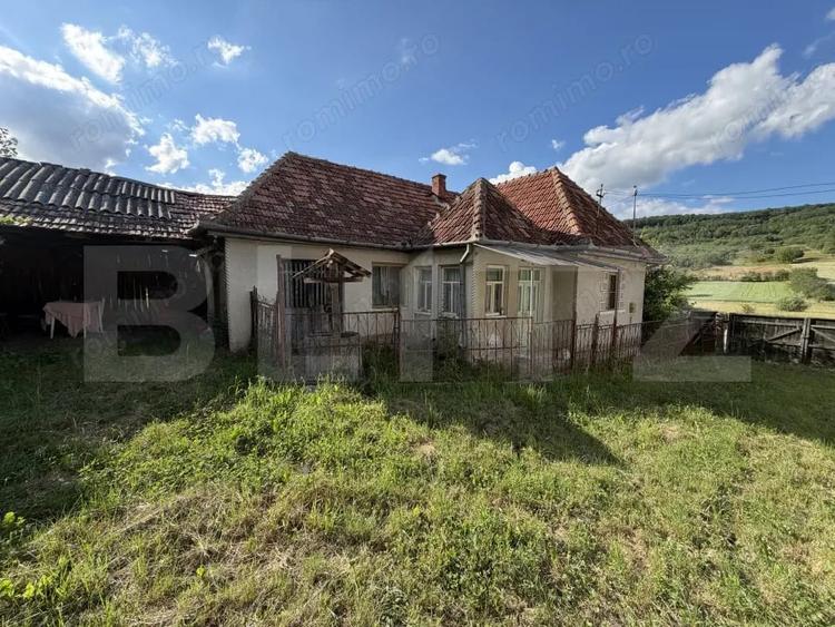 Casă cu 3 camere cu Teren 4100 Mp în Huseni