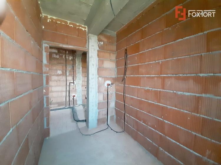 Duplex cu 5 camere cu Canalizare în Ghiroda