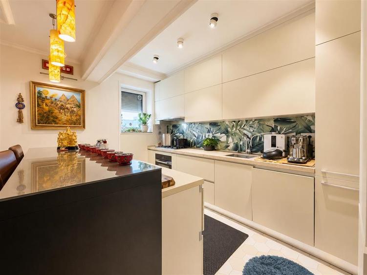 Apartament cu 4 camere decomandat în Herăstrău