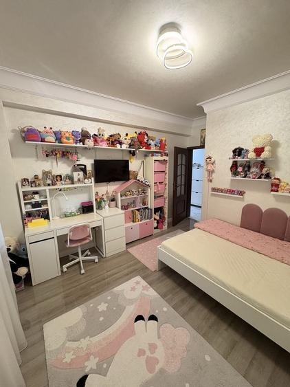 Apartament cu 3 camere decomandat în Uverturii