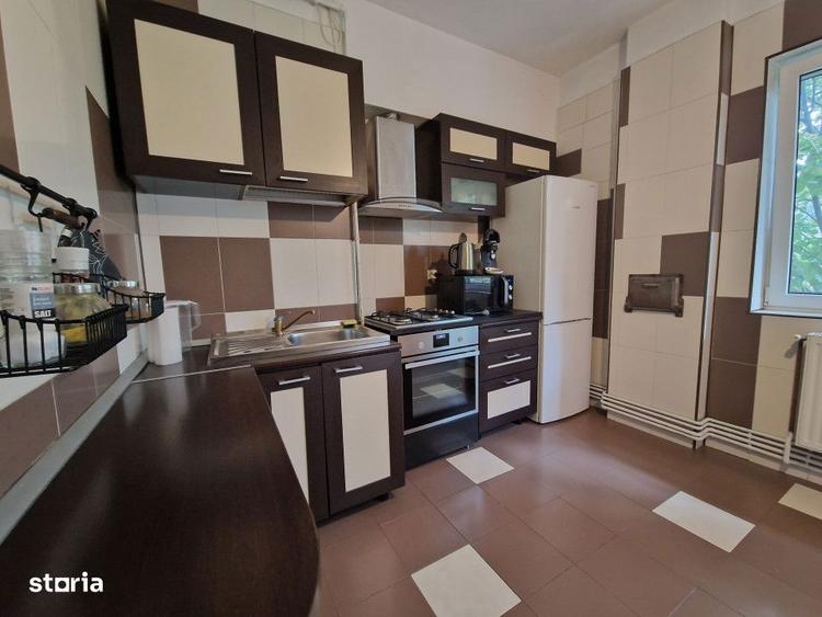 Apartament cu 3 camere, mobilat în Romană