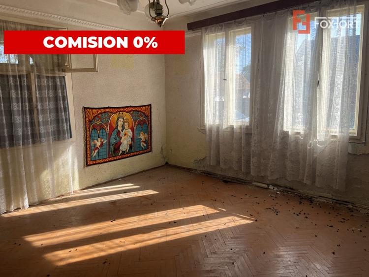 Casă individuală cu 8 camere cu Canalizare în Păru