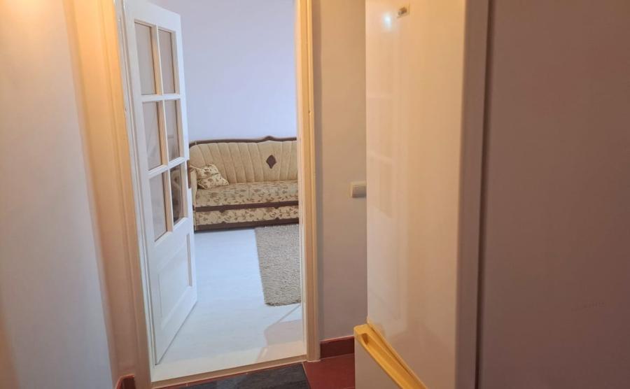 Apartament cu 2 camere semidecomandat, mobilat în Hotvon