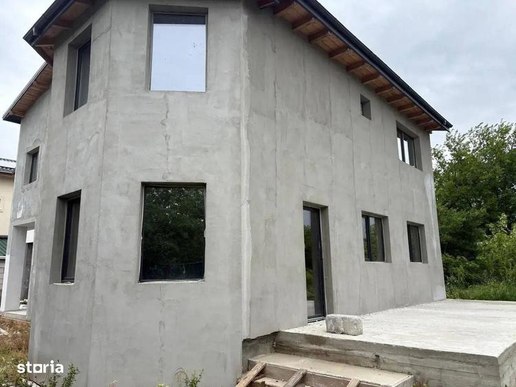 Casă cu 4 camere în Odăile