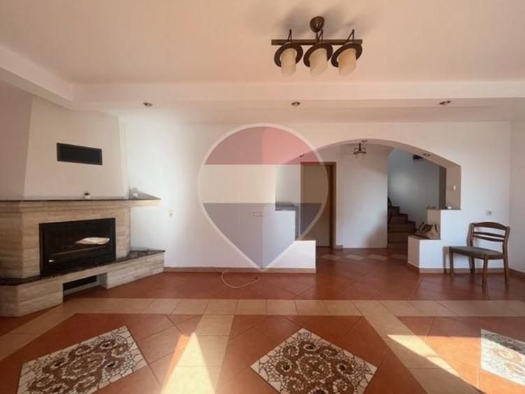 Duplex cu 4 camere cu Teren 350 Mp în Țiglari