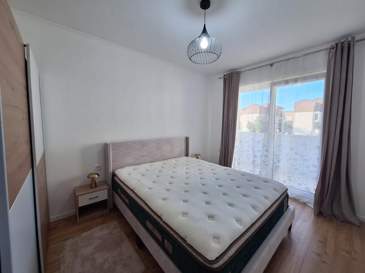 Apartament cu 2 camere semidecomandat, mobilat în Florești