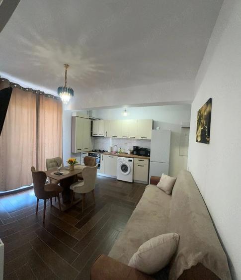 Apartament cu 3 camere semidecomandat în Nord