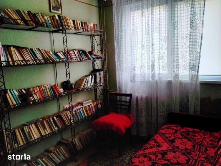 Apartament cu 3 camere semidecomandat în Central