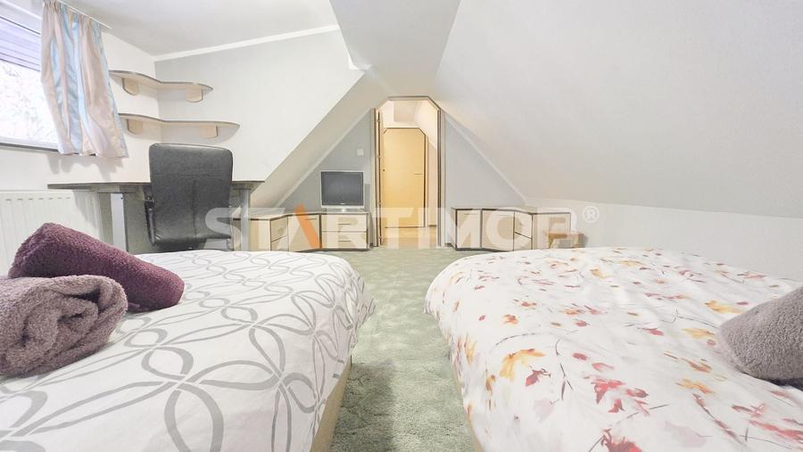 Apartament cu  trei camere la casa - 16