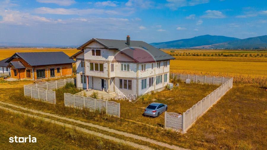 Casă cu Teren 929 Mp în Tărlungeni