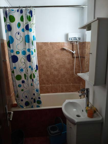 Apartament cu 2 camere semidecomandat în Berceni