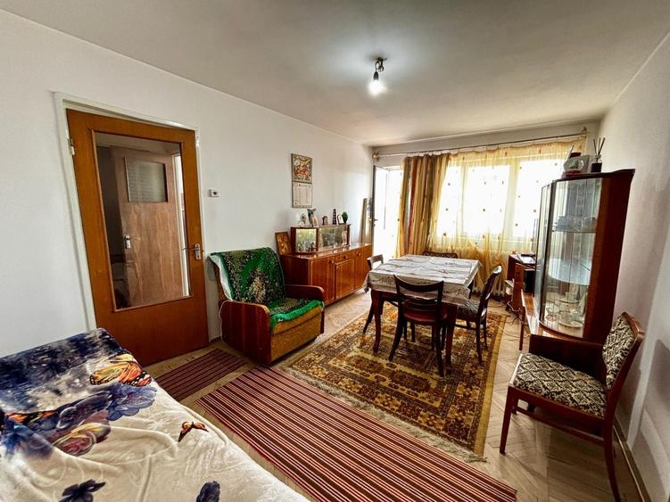 Apartament cu 2 camere semidecomandat, mobilat în Vest
