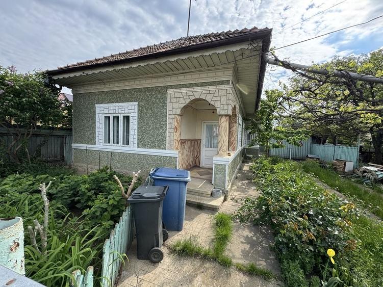 Casă cu 4 camere cu Teren 1200 Mp în Central