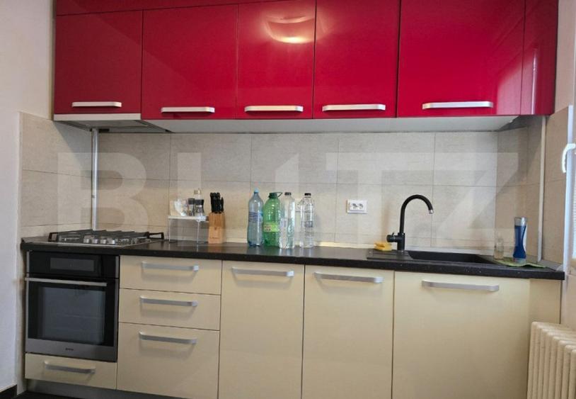 Apartament cu 2 camere semidecomandat, mobilat în Central