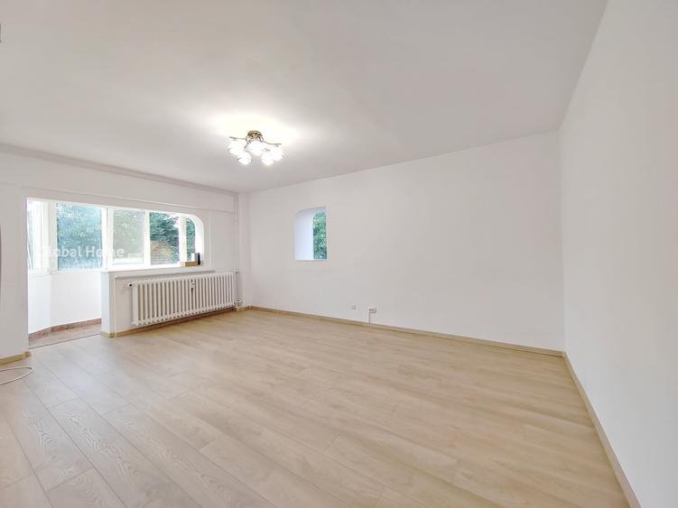 Apartament cu 4 camere decomandat în Floreasca