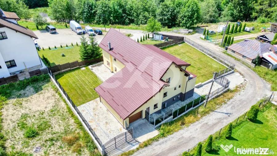 Casă cu 7 camere cu Teren 1000 Mp în Malul Ursului
