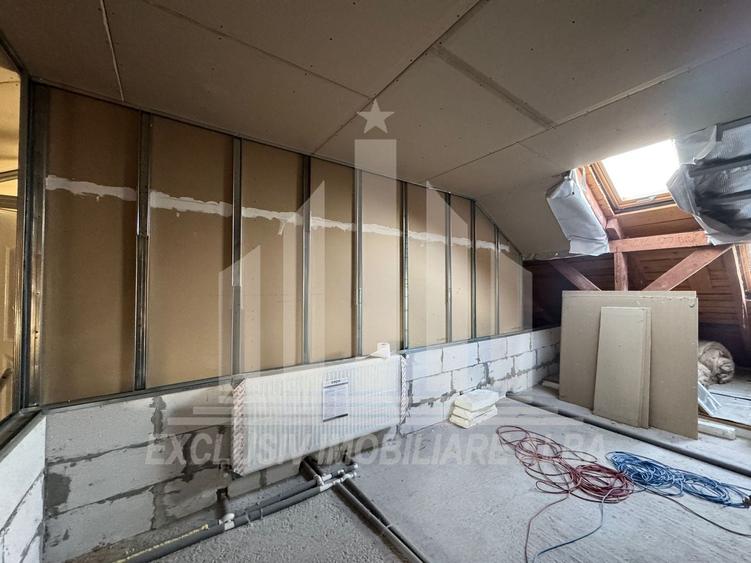 Apartament cu 7 camere decomandat în Cetate