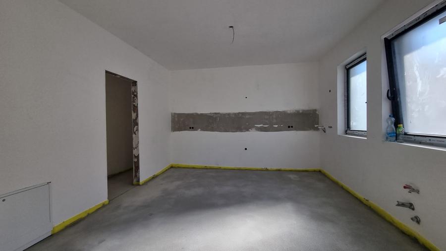 Casă individuală cu 4 camere cu Canalizare în Nord