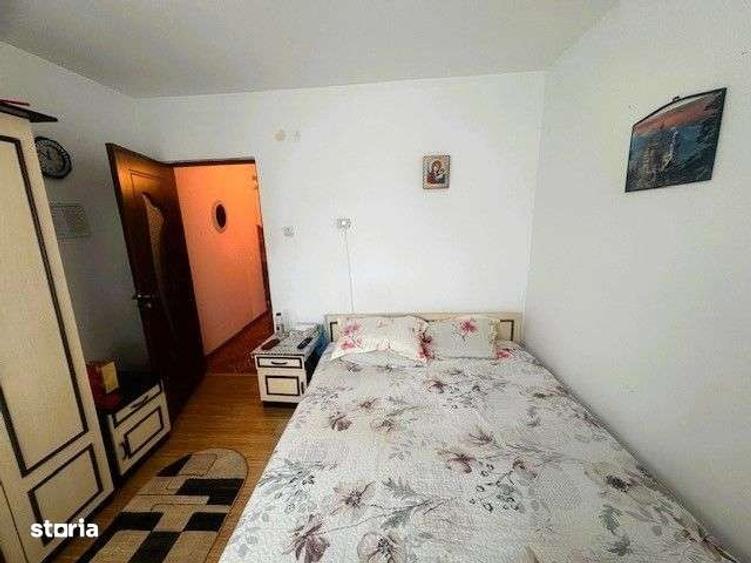 Apartament cu 4 camere decomandat în Drăgănești-Olt
