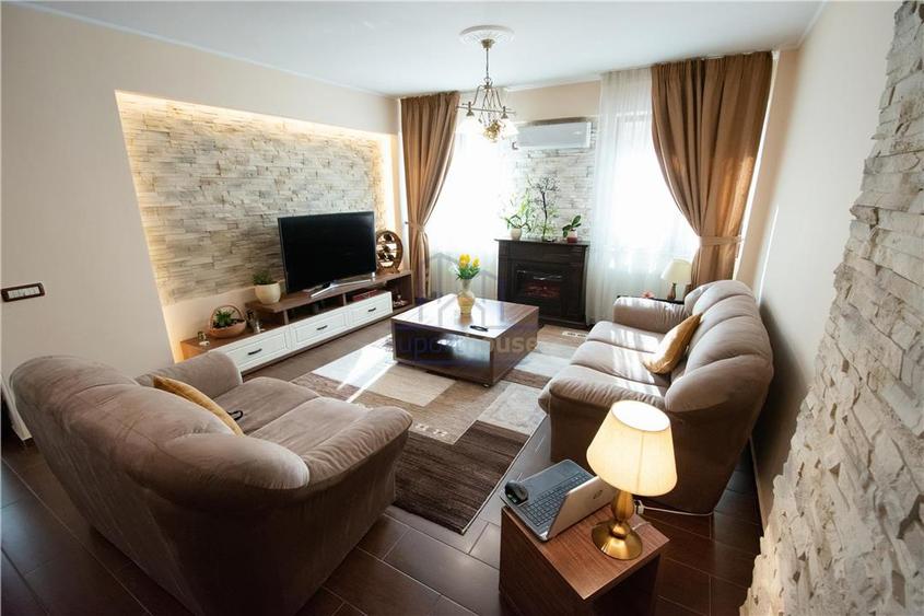 Casă cu 4 camere cu Garaj în Păulești