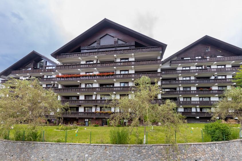 Apartament cu 2 camere semidecomandat, mobilat în Clăbucet