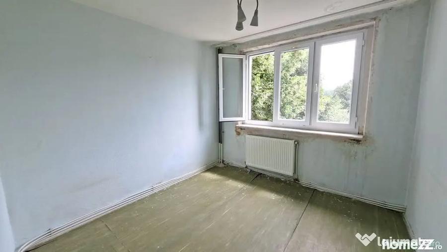Apartament 4 camere Nord ,Etaj 3 la Poarta Scolii nr 14 - 3