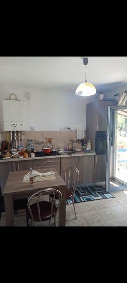 Casă cu 4 camere în Colibași
