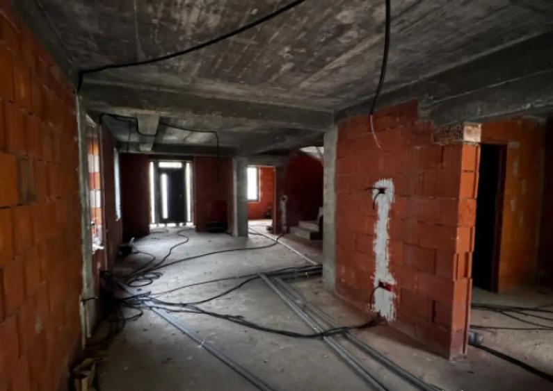 Casă cu 7 camere cu Teren 301 Mp în George Enescu