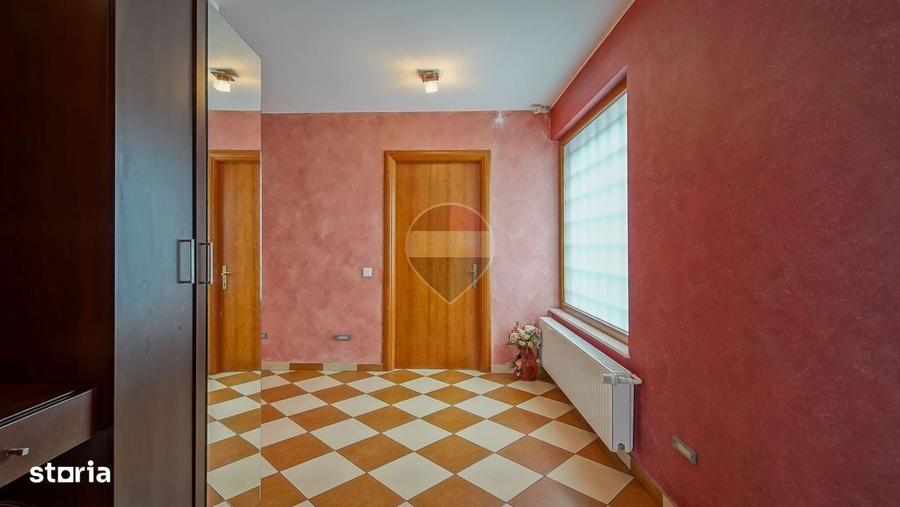 Casă cu 4 camere cu Teren 300 Mp în Central