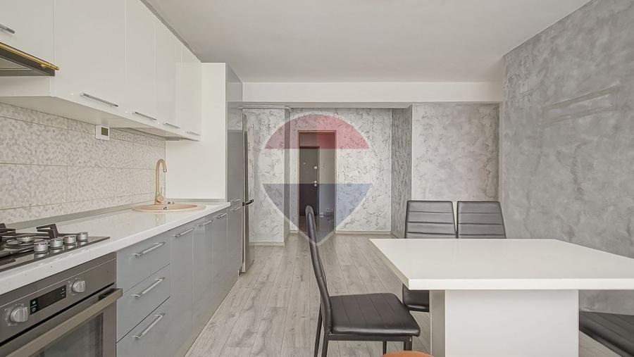 Apartament cu 3 camere decomandat, mobilat în Tractorul