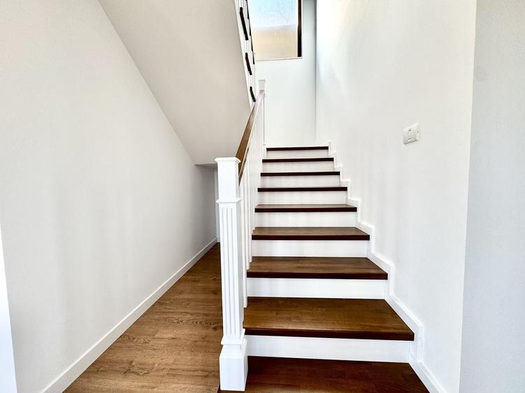 Duplex cu 5 camere cu Canalizare în Dumbrăvița