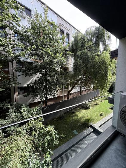 Apartament cu 3 camere semidecomandat, mobilat în Iancu Nicolae