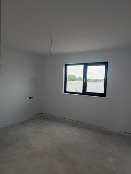 Casă individuală cu 4 camere cu Canalizare în Cârcea