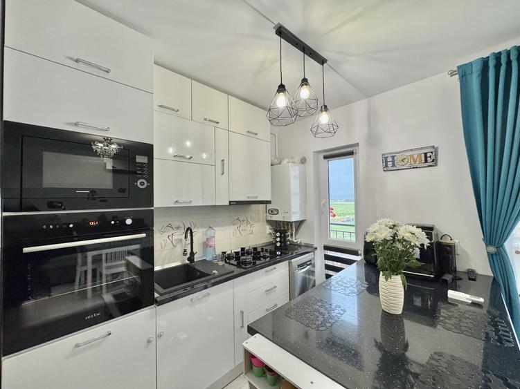 Apartament cu 3 camere semidecomandat, mobilat în Periferie