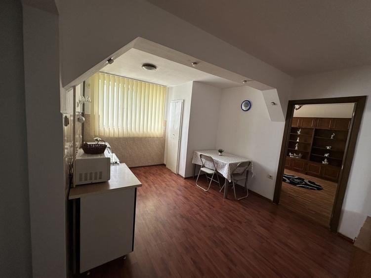 Apartament cu 2 camere decomandat în Calea București
