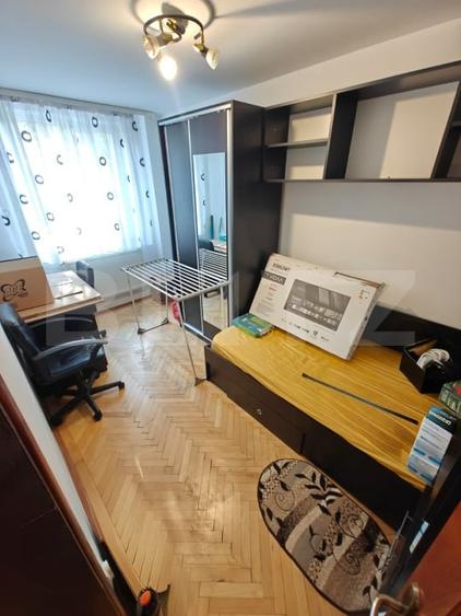 Apartament cu 3 camere semidecomandat, mobilat în Calea București