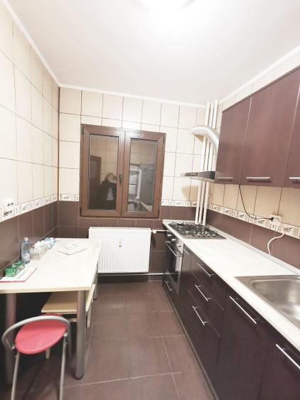 Apartament cu 3 camere decomandat în Lacul Tei