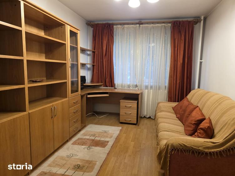 Apartament cu 3 camere decomandat în Drumul Taberei