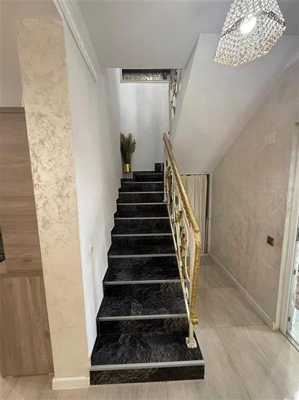 Duplex cu 5 camere cu Teren 200 Mp în Central